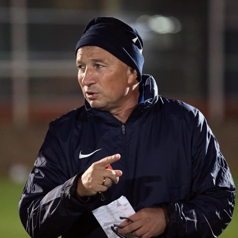 Teknik Direktörümüz Dan Petrescu takımımızla ilk antrenmanına çıktı.