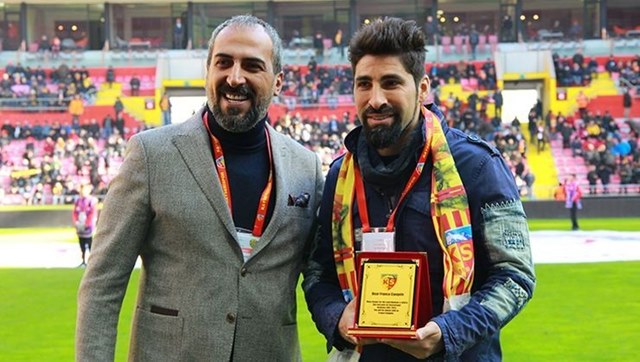 Kayserispor Cangele'ye Plaket Verdi.