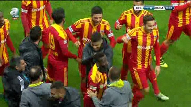 Muhteşem bir gol, çok uzaklardan vurdu Alain Traore