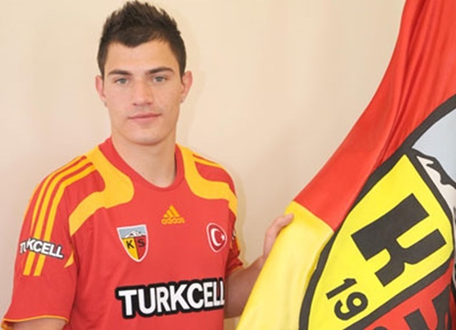 James Troisi ile 4 yıllık sözleşme imzaladık.