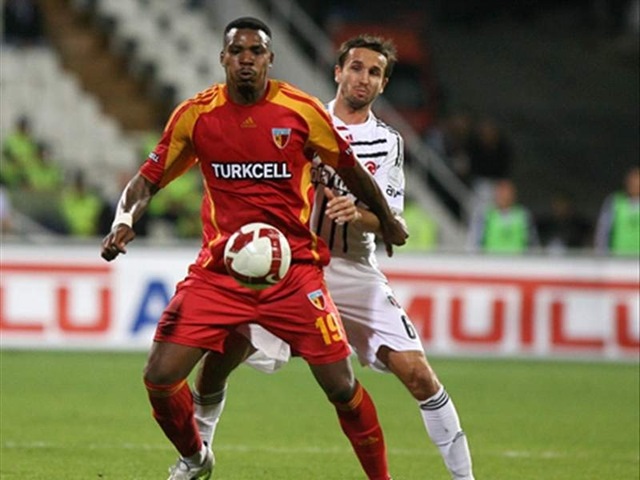 Aziza Makukula Tekrar Krallığını Devir Aldı