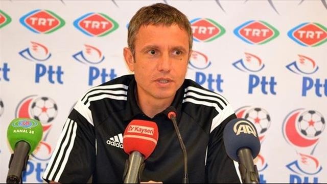 Taraftardan Mutlu Topçu İstifa Tezahüratı