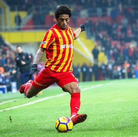 Futbol Terimleri Sözlüğü #8 Şut Pası yada Kilit Pas Nedir?