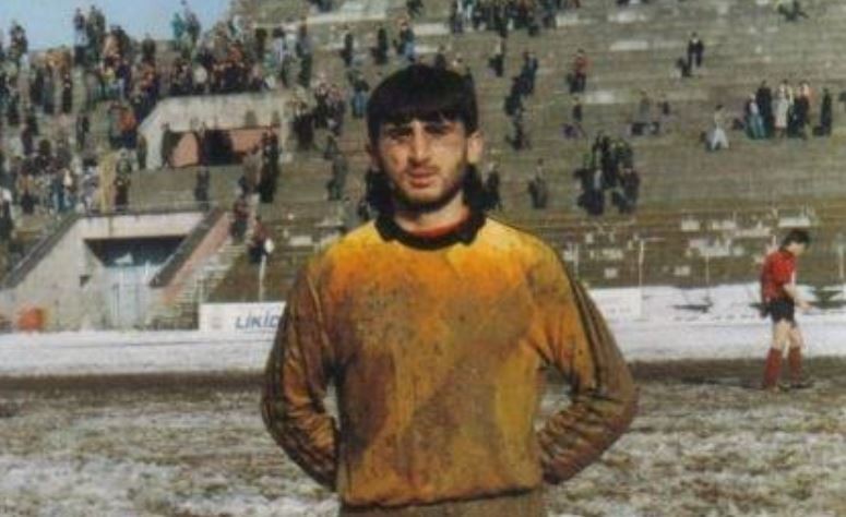 1990-1991 Tarihte O An Kim ne derse desin futbolun ruhu yağmur ve çamurdur.