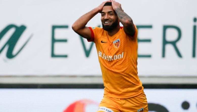 Kayserispor, Aaron Lennon ile yollarını ayırdı