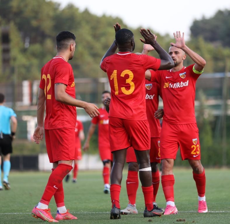 2021-2022 Hazırlık Beşiktaş 0-3 Kayserispor Maçının Foto Galerisi