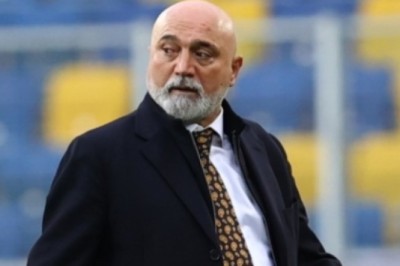 Kayserispor Taraftarları Hikmet Karaman'ı İstifaya Davet Etti.