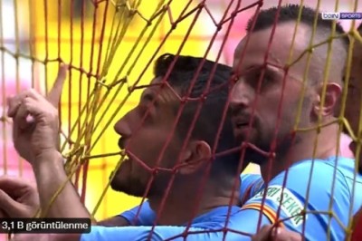 Maç Sonu Futbolcular Tribündeki Taraftarlara Neler Söyledi?