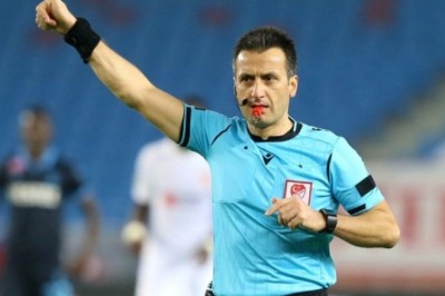 Kayserispor-Alanyaspor Maçını Suat Arslanboğa Yönetecek.