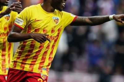 Nazon kırmızı kart gördü, Başkan Çamlı sahaya indi