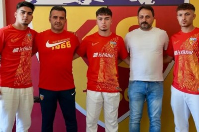 Kayserispor, Altyapıdan 3 futbolcuyla profesyonel sözleşme imzaladı