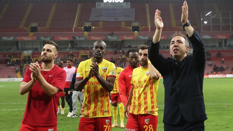 Bu alkış TFF'ye