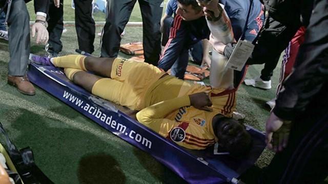 Trabzonspor Maçında Samba Sow'un Kolu Kırıldı.