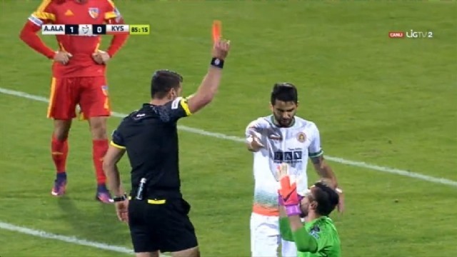 Kırmızı Kart Göstermek Bu kadar Ucuz mu?