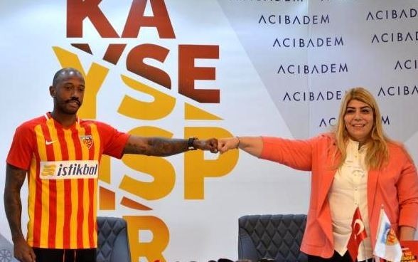 Berna Gözbaşı; Fernandes Kararı Kendi Verecek.