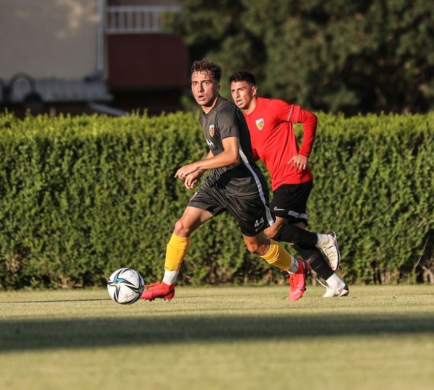 2021-2022 Hazırlık Maçı: Kayserispor 6-1 Kayserispor U19 Maçının Foto Galerisi