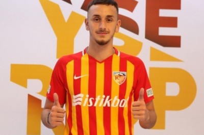 Kayserispor'lu Ömer Uzun Keçiörengücü'ne Transfer Oldu.