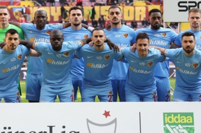 2021-2022 Süper Lig: Kayserispor 2-0 Antalyaspor Maçı Foto Galerisi