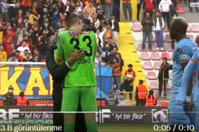 Silviu Lung'tan Maç Sonunda Sevinç Öpücüğü