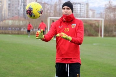 Silviu Lung ve Mame Thiam'ın Galatasaray Maçında Oynaması Bekleniyor.