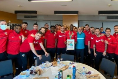 Mame Thiam ve Lung Takıma Katıldılar.