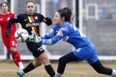 Kayserispor Kadın Futbol Takımı Oyuncusu İrem Barut Galatasaray'a Transfer Oldu.
