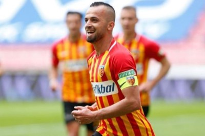 Kayserispor'da İç Transfer Başladı; İlk Anlaşma İlhan Parlak'tan