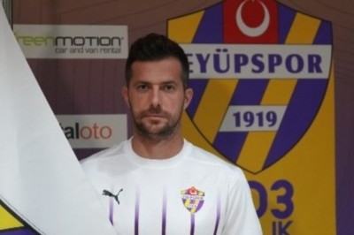 Uğur Demirok, Eyüpspor'a Resmi İmzayı Attı.
