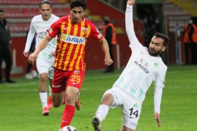 Kayserispor'lu Mehmet Eray Özbek Kiralık Olarak Gönderildi.