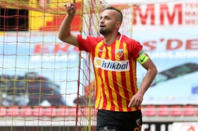 Kayserispor'lu İlhan Parlak, Bucaspor 1928 Takımı ile Anlaştı.