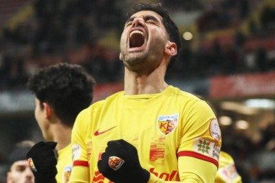 🟡Ali Karimi Sarı Kart Cezalısı Durumuna Düştü.