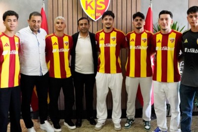 Kayserispor Geleceğine Yatırım Yapıyor: Altyapının 6 Genç Yeteneği Profesyonel Oldu
