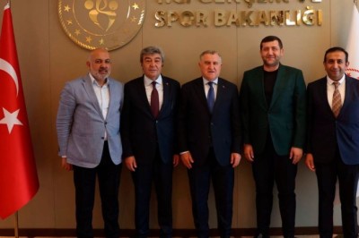 Ankara'da Kritik Kayserispor Zirvesi: Bakan Bak ile Yeni Sezon ve Gelecek Projeleri Masaya Yatırıldı