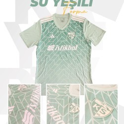 Su Yeşili Forma