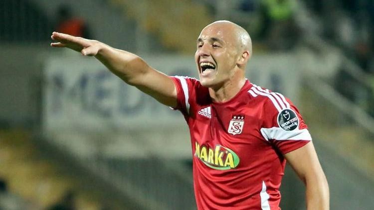 Aatif Chahechouhe, Sivasspor Forması ile Kayserispor'a 5 Gol Atarak listenin başına bulunuyor.